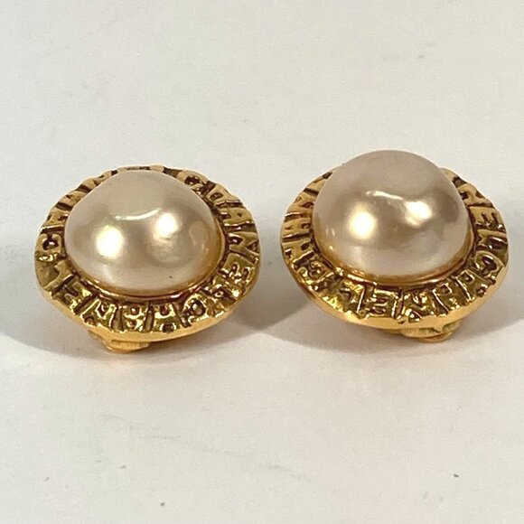 CHANEL Vintage Gold Clip Earrings - Picture 2 of 15